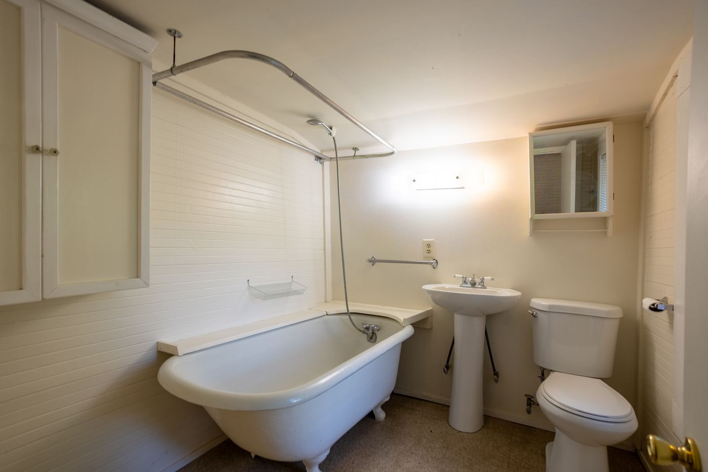Unit 2 bathroom with clawfoot tub